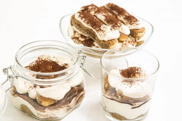 Tiramisu in verschiedenen Gerichten — Stockfoto