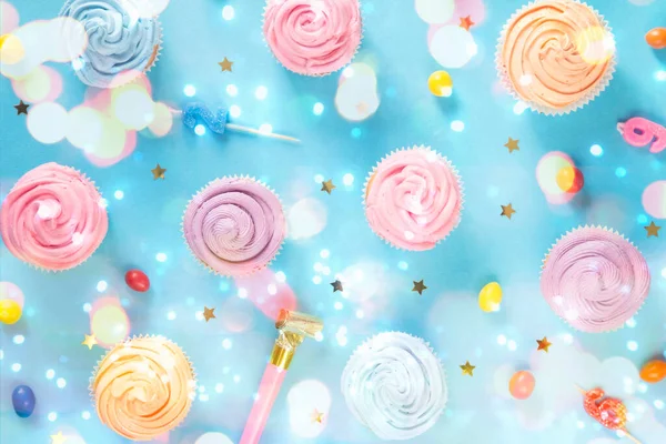 Färgglada Födelsedag Cupcakes Blå Bakgrund — Stockfoto