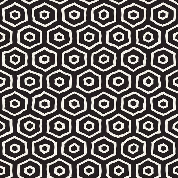 Modèle noir et blanc sans couture avec treillis hexagonal. Fond créatif monochrome en nid d'abeille dessiné à la main . — Image vectorielle