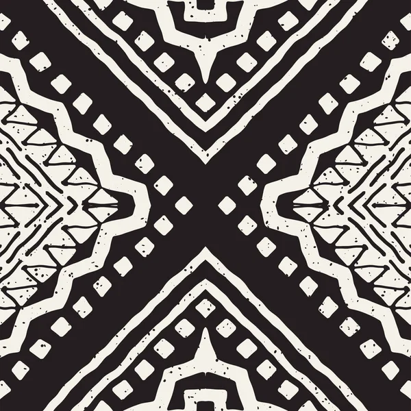 Black and white tribal vector seamless pattern with doodle elements. Aztec abstract art print. Ethnic ornamental hand drawn backdrop. — Stock Vector