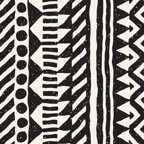 Padrão sem emenda vetor tribal preto e branco com elementos doodle. Impressão de arte abstrata asteca. Etnia ornamental mão desenhada pano de fundo . — Vetor de Stock