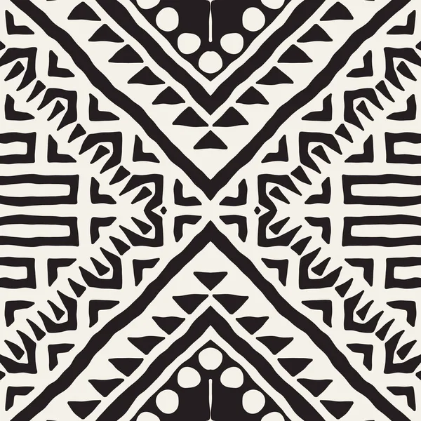 Black and white tribal vector seamless pattern with doodle elements. Aztec abstract art print. Ethnic ornamental hand drawn backdrop. — Stock Vector