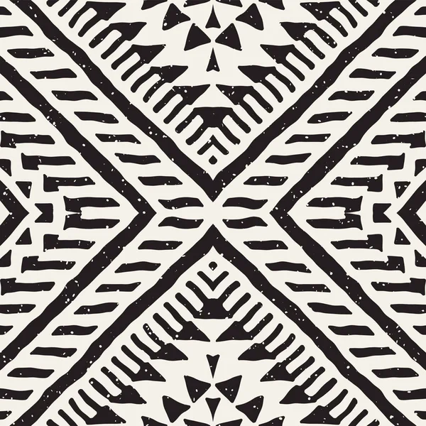 Zwart-wit tribal vector naadloze patroon met doodle elementen. Azteekse abstract art print. Etnische sier hand getekende achtergrond. — Stockvector