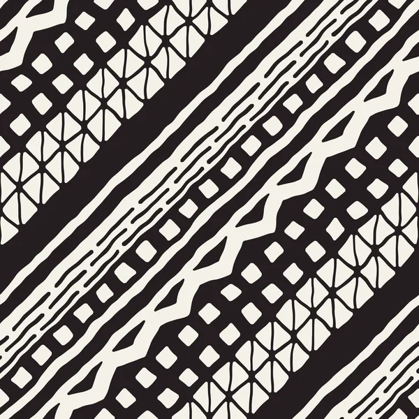 Siyah ve beyaz kabile vektör doodle elemanları ile seamless modeli. Aztek sanat baskı. Etnik süs el çekilmiş zemin.