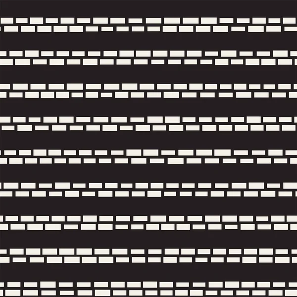 Bianco e nero linee tratteggiate irregolari Pattern. Sfondo moderno astratto vettoriale senza soluzione di continuità. Caotico rettangolo strisce mosaico — Vettoriale Stock