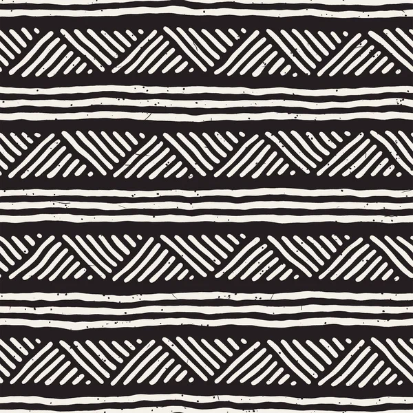 Ручний намальований етнічний безшовний візерунок. Абстрактний геометричний плитковий фон в чорно-білому . — стоковий вектор