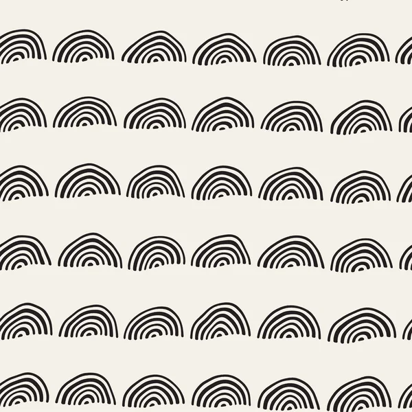 Monokrom minimalistisk sömlösa mönster med bågar. Enkel handritad textur. Vector bakgrund med rundade inky linjer — Stock vektor
