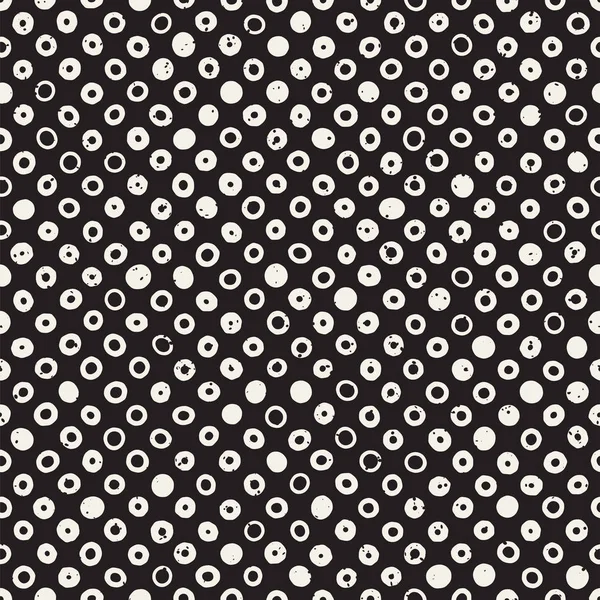 Tinta dibujada a mano en blanco y negro patrón inconsútil abstracto. Vector elegante textura grunge. Monocromo formas geométricas dispersas — Vector de stock