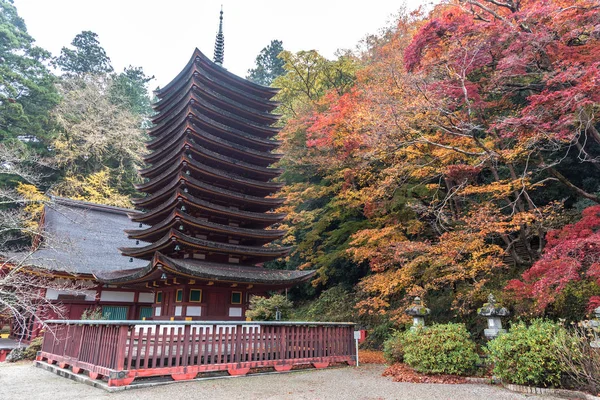Pagoden på Tanzan Shrine i höst, Nara prefektur, Japan — Stockfoto