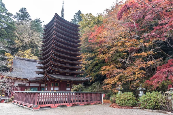 Pagoda adlı Tanzan Tapınak sonbahar, Nara-Ken, Japonya