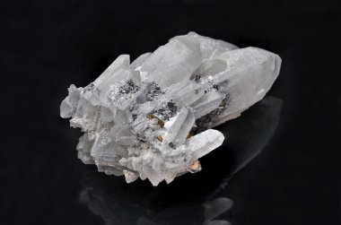 Kuvars kristalleri iki zirveleri ile