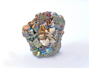 Pyrite ve chalcopyrite, güzel büyük küpler.
