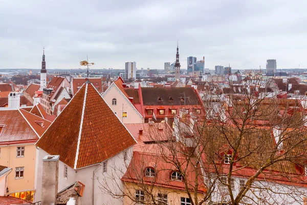 Vue aérienne de la vieille ville moderne, Tallinn — Photo