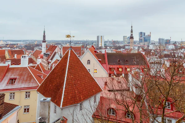 Vue aérienne de la vieille ville moderne, Tallinn — Photo