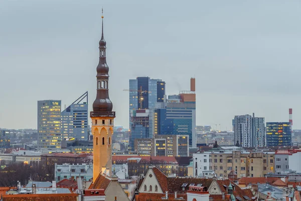 Vue aérienne de la vieille ville moderne, Tallinn — Photo