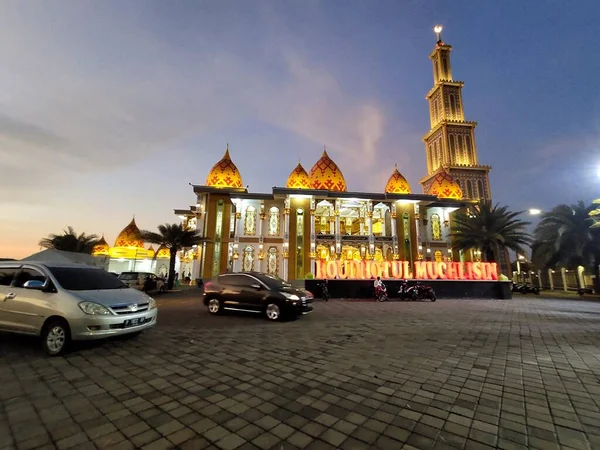 Arquitetura Nova Mesquita Com Belamente Decorado Ornamento Clássico Caligrafia — Fotografia de Stock