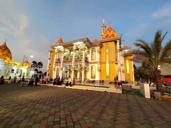 Novo Edifício Arquitetura Mesquita Com Belamente Decorado Ornamento Clássico Caligrafia — Fotografia de Stock