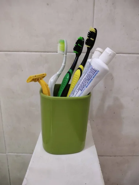 Razor Toothbrush Cup Bathroom — Stock Photo, Image