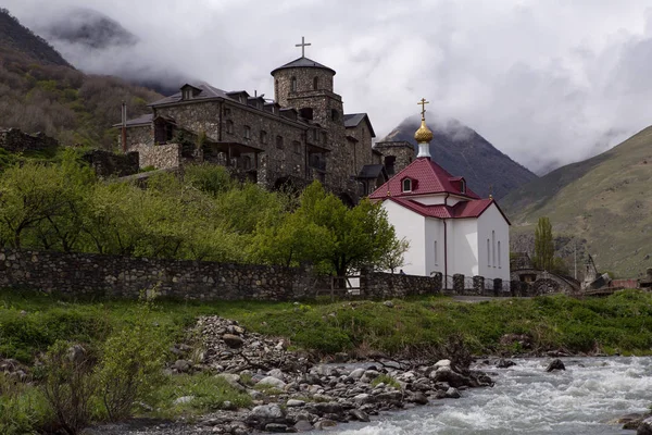Köy Alanian Hidikus erkek kutsal Dormition manastırda.
