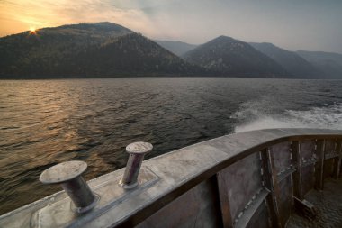 Gölün gidiş alüminyum tekne gemide.