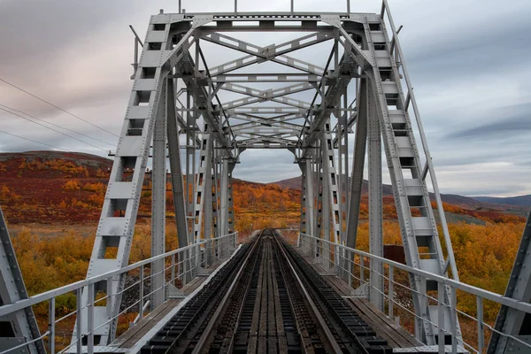 Railway bridge surrounded by autumn landscapes. — Stock Photo, Image