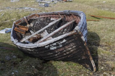 Terk edilmiş Sovyet kutup istasyonu eski teçhizat.