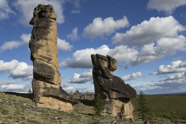 Müstakil Granit kayalar kürsü üzerinde olağandışı şeklinin.