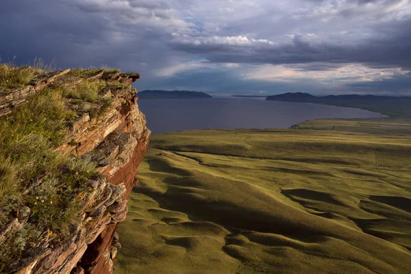Krasnoyarsk baraj gölünün Üstten Görünüm.