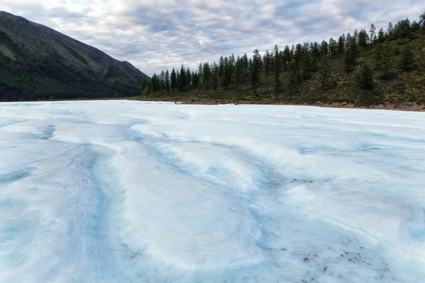 Rester Våren Ett Berg Dalgång Fältet Tomponsky Distriktet Yakutia — Stockfoto