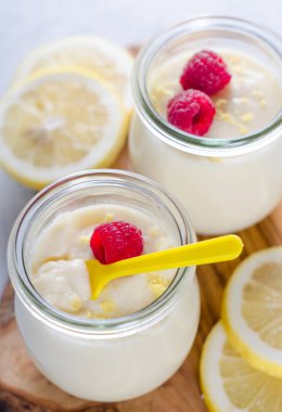 Ahududu ve limon SLI ile limon veya vanilya lor cam kavanozlar