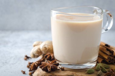 Masala chai baharatlar ile