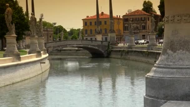 Prato della Valle quadrado elíptico em Pádua, ULTRA HD 4k, em tempo real . — Vídeo de Stock