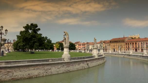 Prato della Valle quadrado elíptico em Pádua, ULTRA HD 4k, em tempo real . — Vídeo de Stock