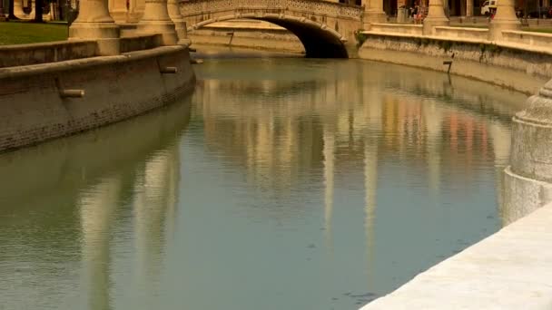 Prato della Valle quadrado elíptico em Pádua, ULTRA HD 4k, em tempo real . — Vídeo de Stock