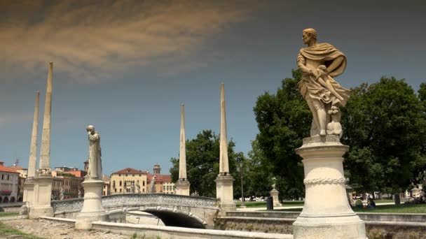 Prato della Valle quadrado elíptico em Pádua, ULTRA HD 4k, em tempo real . — Vídeo de Stock