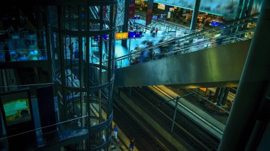 Berlin, Almanya - 2016 yaklaşık: Berlin Hauptbahnhof, Berlin, ana tren istasyonuna Hoşgeldiniz bir tahmini 350.000 yolcu seyahat 1.800 trenlerde her gün, Berlin, Almanya,