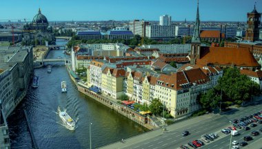 Berlin Hava görünümünü yaz, Almanya Spree Nehri boyunca