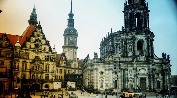 Dresden, ALEMANHA - Por volta de 2016: Catedral de Dresden da Santíssima Trindade, também conhecida como Hofkirche Kathedrale Sanctissimae Trinitatis — Fotografia de Stock
