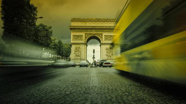 Arc de Triomphe Paris şehri gün batımında - Triumph Arch