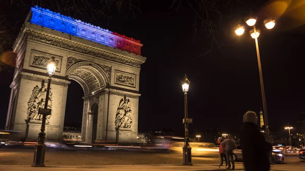 Paris, Fransa, yaklaşık 22 Aralık: Paris zafer takı ışıklı Noel için gece