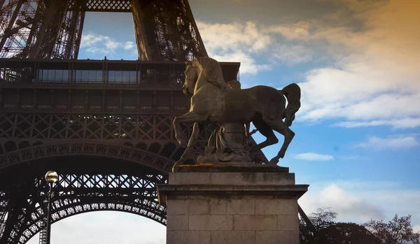 The Eiffel tower is the highest monument and also most visited monument of France. — Stock Photo, Image