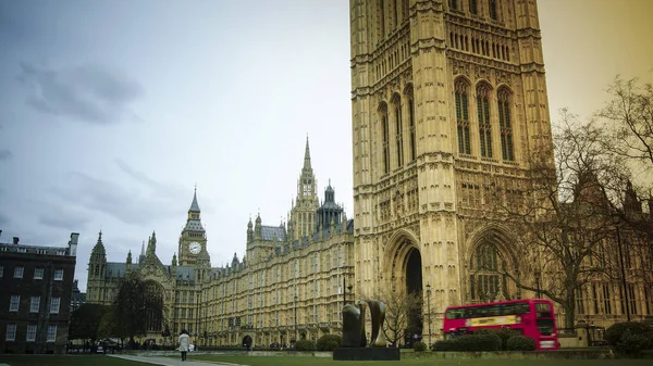 Big Ben y el Parlamento en Londres, Reino Unido — Foto de Stock