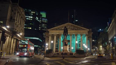 Londra şehir İngiltere Bankası yakınındaki Royal exchange görünümünü