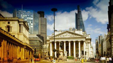 Londra şehir İngiltere Bankası yakınındaki Royal exchange görünümünü