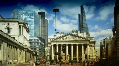 Londra şehir İngiltere Bankası yakınındaki Royal exchange görünümünü