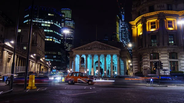 Londra şehir İngiltere Bankası yakınındaki Royal exchange görünümünü