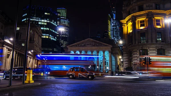 Weergave van de Royal exchange in de buurt van de Bank of England, in de City of London — Stockfoto