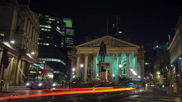 Vista de la Bolsa Real cerca del Banco de Inglaterra, en la ciudad de Londres —  Fotos de Stock