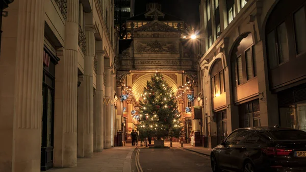 Londra, İngiltere: Leadenhall Noel ağacı, uzun pozlama