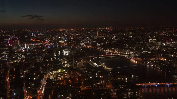 A légi felvétel a Temze, a London központjában, éjszakai mentén — Stock Fotó